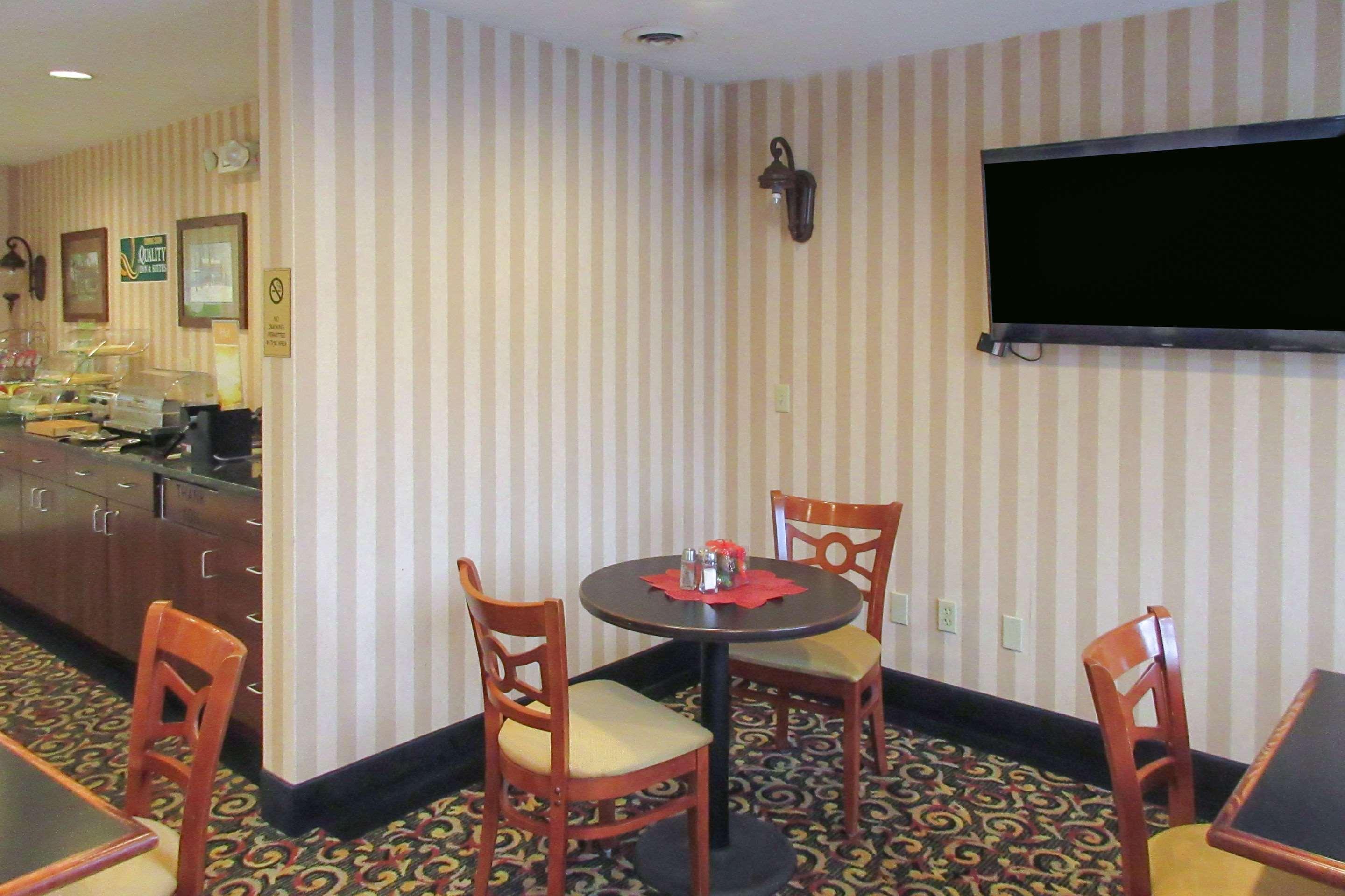 Quality Inn & Suites Prestonsburg Next To Mountain Arts Center Buitenkant foto