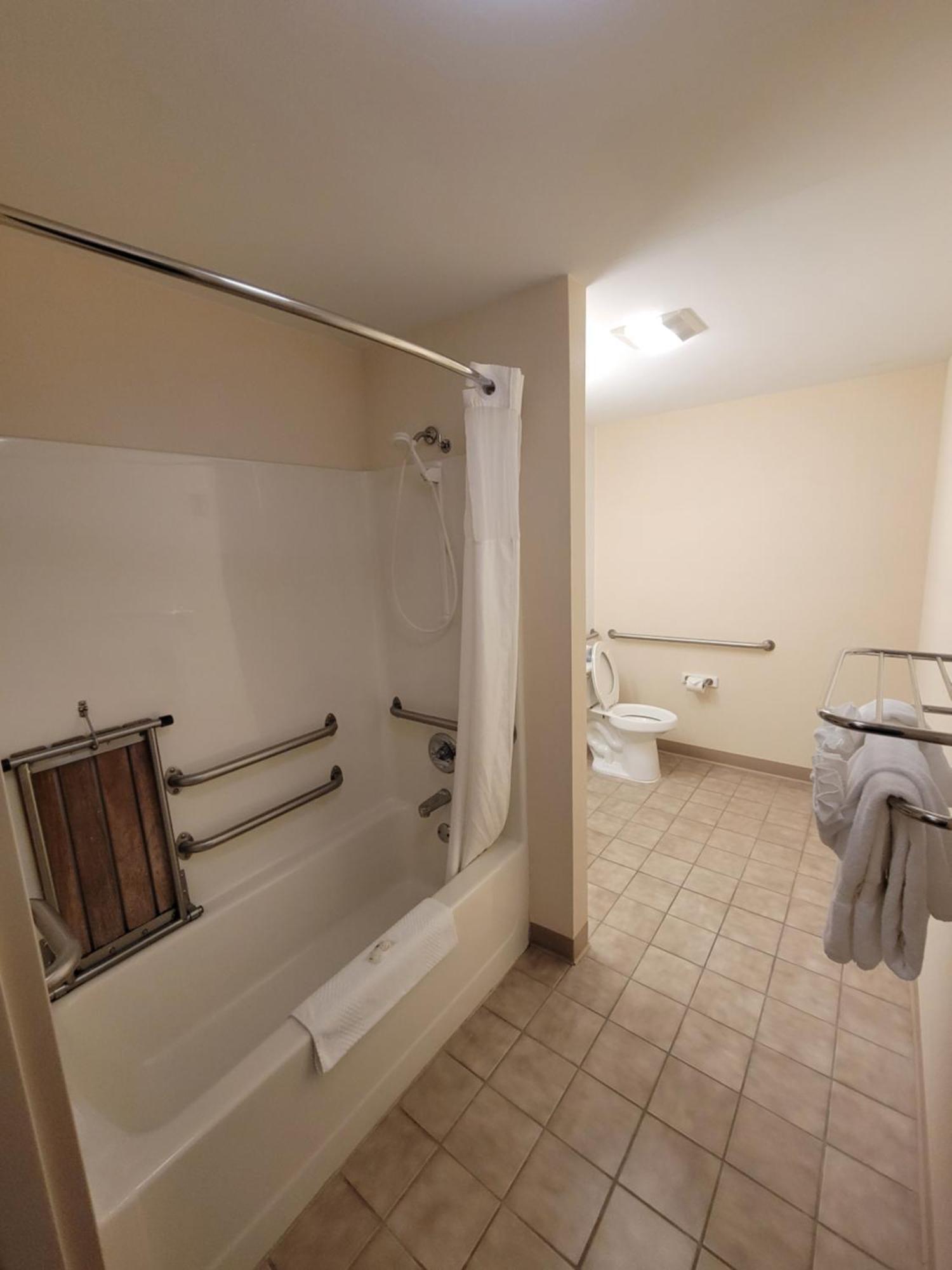 Quality Inn & Suites Prestonsburg Next To Mountain Arts Center Buitenkant foto