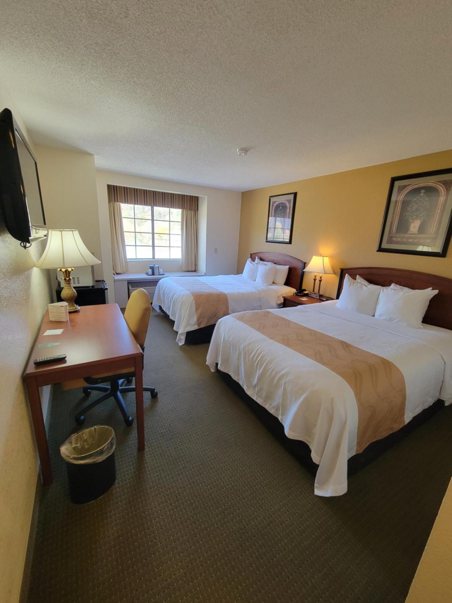 Quality Inn & Suites Prestonsburg Next To Mountain Arts Center Buitenkant foto
