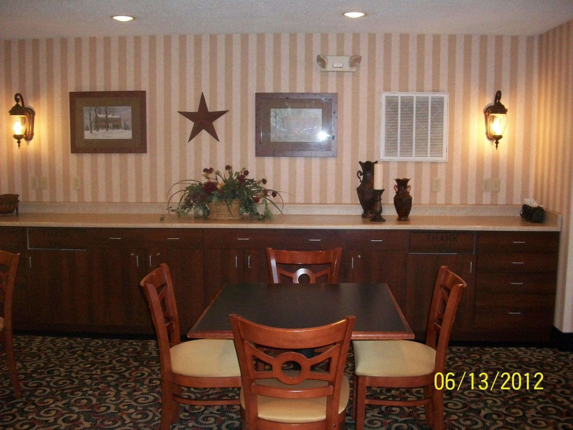 Quality Inn & Suites Prestonsburg Next To Mountain Arts Center Buitenkant foto