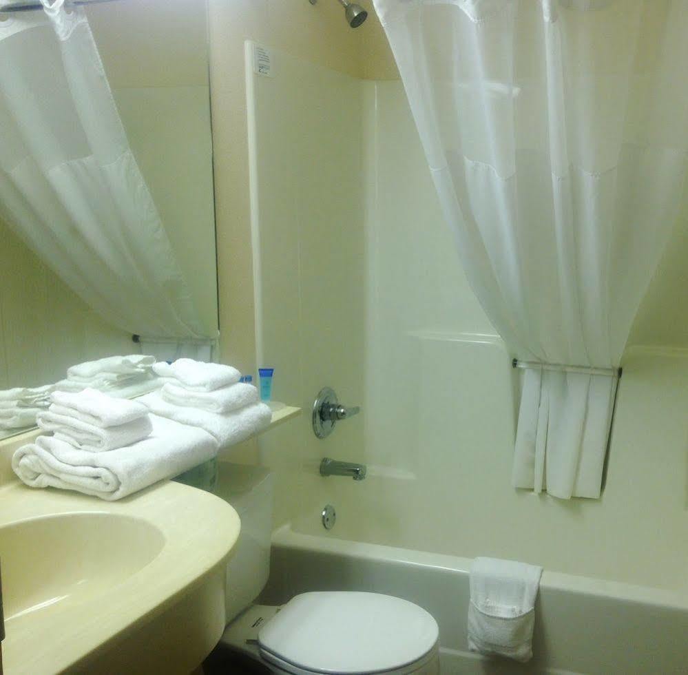 Quality Inn & Suites Prestonsburg Next To Mountain Arts Center Buitenkant foto
