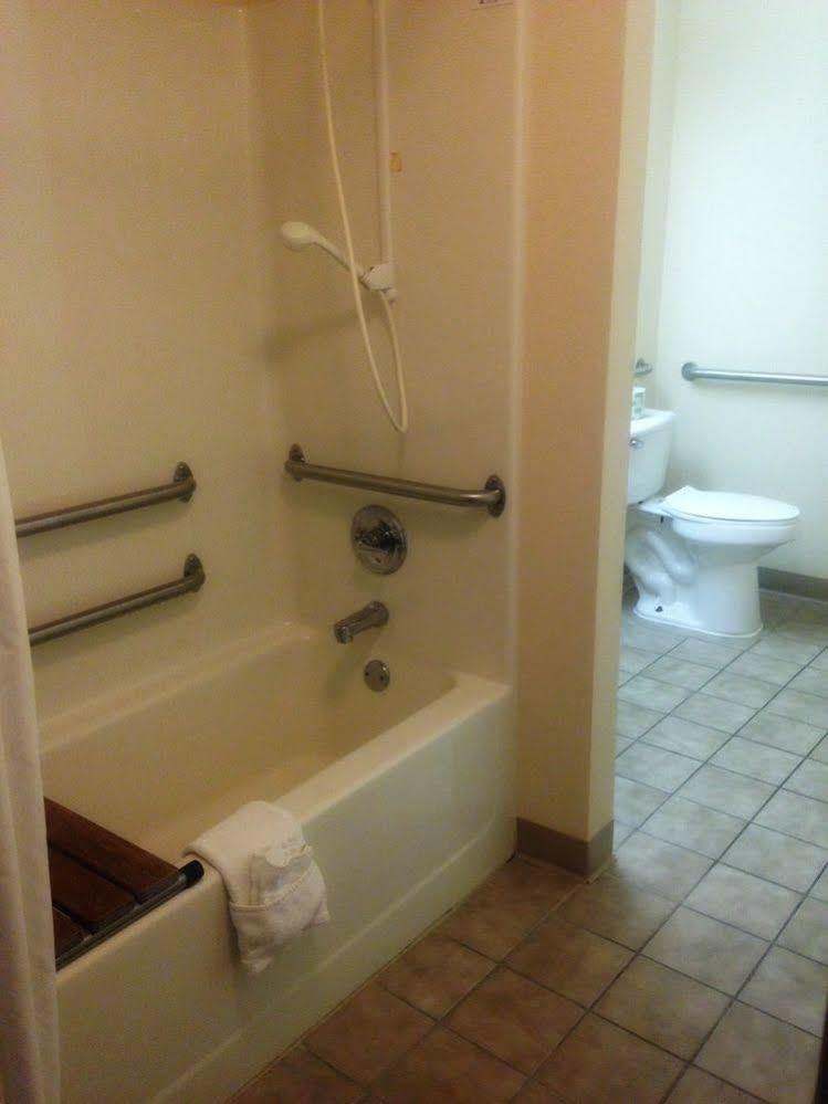 Quality Inn & Suites Prestonsburg Next To Mountain Arts Center Buitenkant foto