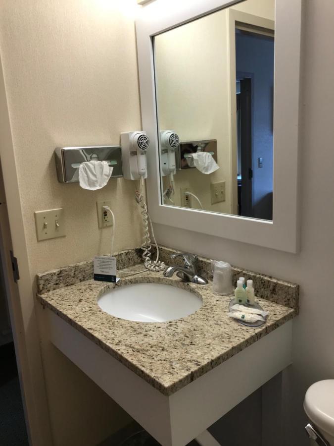 Quality Inn & Suites Prestonsburg Next To Mountain Arts Center Buitenkant foto