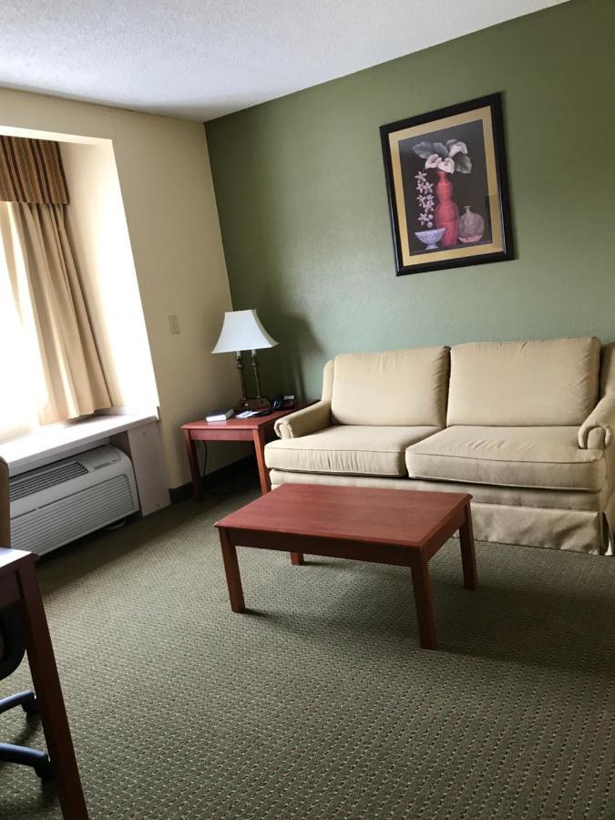 Quality Inn & Suites Prestonsburg Next To Mountain Arts Center Buitenkant foto