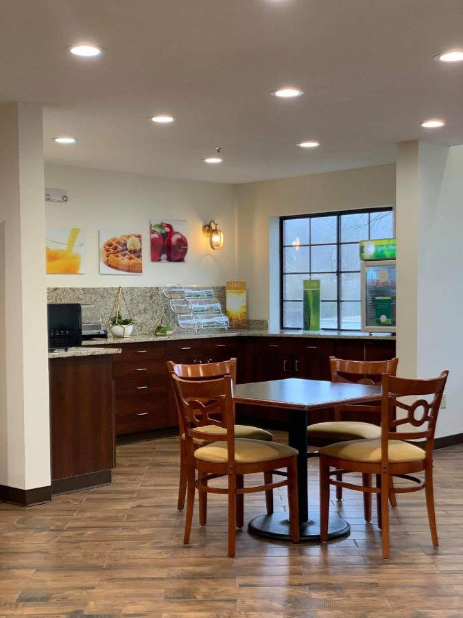 Quality Inn & Suites Prestonsburg Next To Mountain Arts Center Buitenkant foto